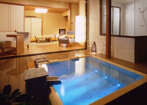 客房, 非吸煙房, 海灘景觀 (Corner Japanese,Private Open Air Bath) | 浴室設施 | 獨立浴缸和淋浴設備、吹風機、拖鞋、免治馬桶