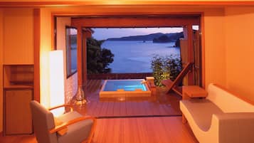 Værelse - ikke-ryger - strandudsigt (Corner Japanese,Private Open Air Bath) | 1 soveværelse, pengeskab på værelset, individuel indretning