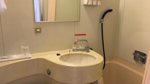 Shower, hair dryer, slippers, towels - Marroad Inn Akasaka (Tokyo)