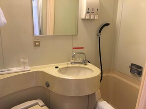 Shower, hair dryer, slippers, towels - Marroad Inn Akasaka (Tokyo)