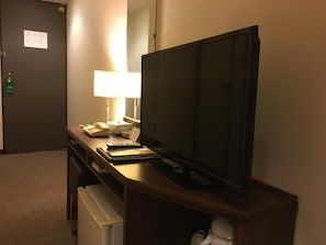 Iron/ironing board (on request), bed sheets - Marroad Inn Akasaka (Tokyo)