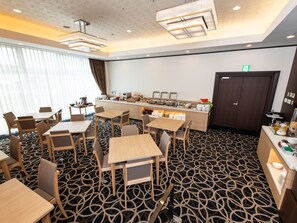 Bữa sáng buffet hàng ngày (1540 JPY/mỗi người) 