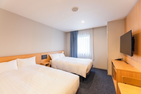 Standard Twin Room, Non Smoking | Desk, blackout curtains, iron/ironing board, free WiFi