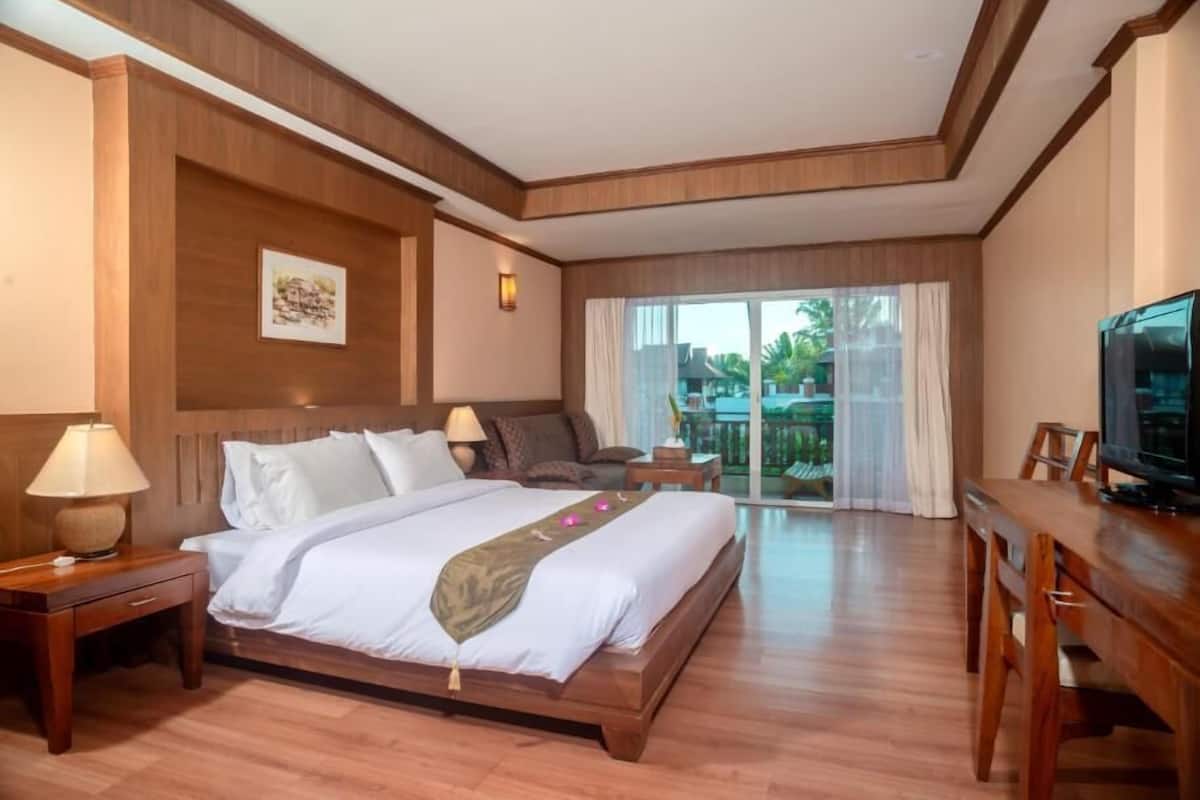 1 habitación, caja de seguridad en la habitación y muebles diferentes