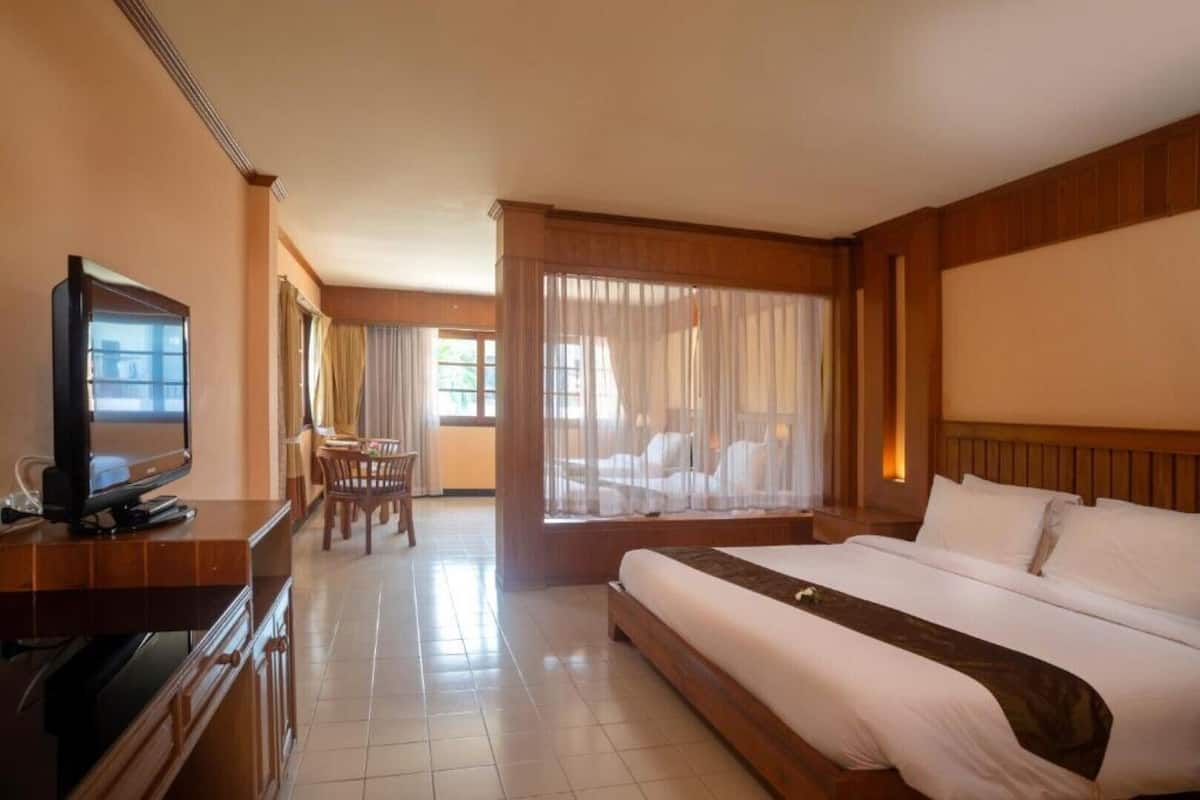 1 habitación, caja de seguridad en la habitación y muebles diferentes