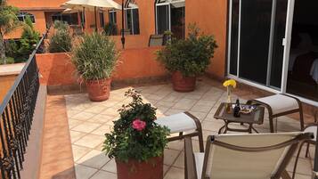 Habitación estándar, balcón | Terraza o patio