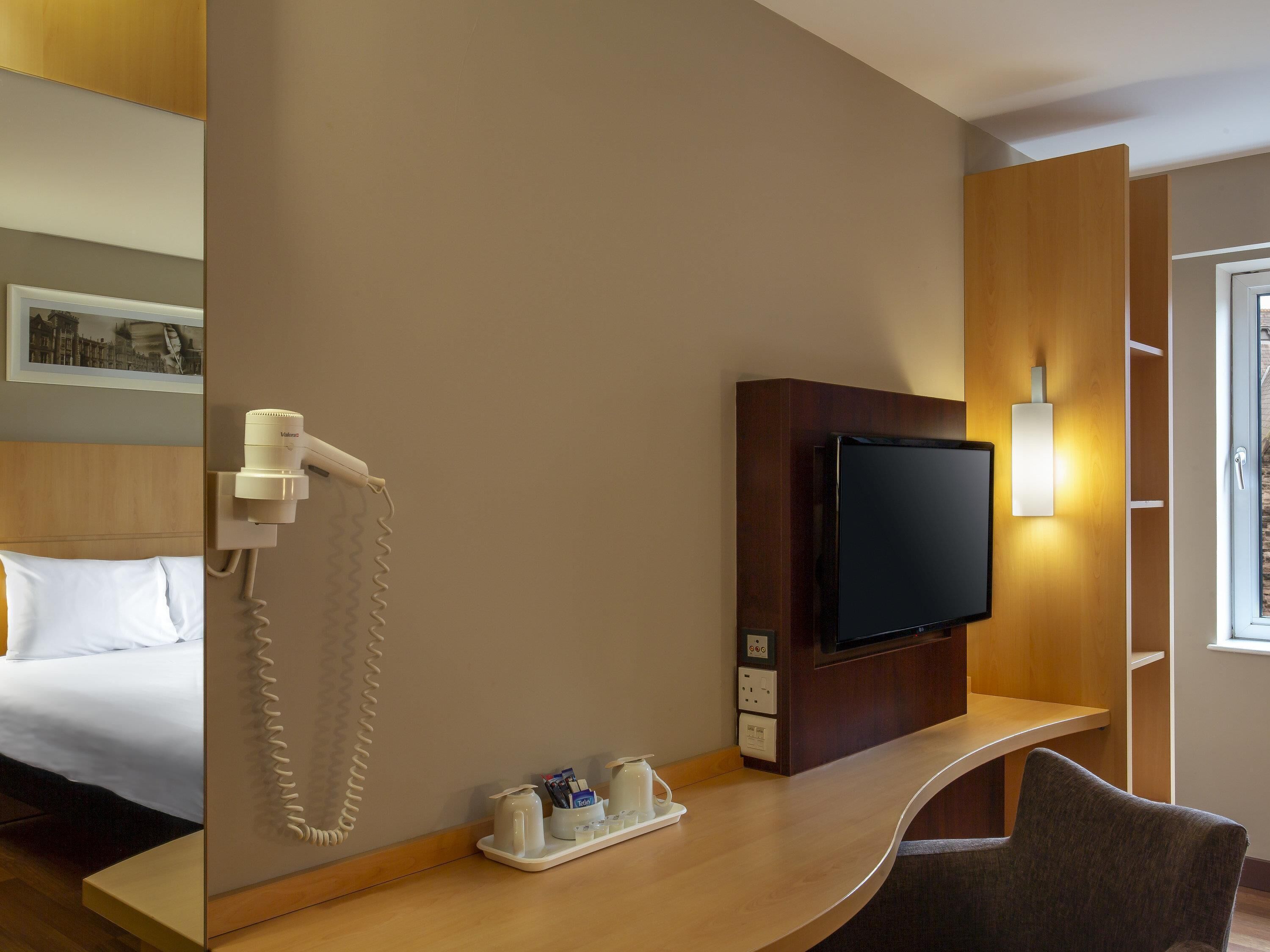 客房, 1 张双人床, 无障碍 (Accessible) | 客房内保险箱、办公桌、熨斗/熨板、免费婴儿床