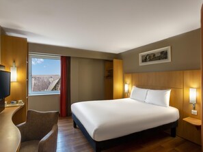 In-room safe, desk, iron/ironing board, free cribs/infant beds - ibis Belfast Queens Quarter (Belfast)