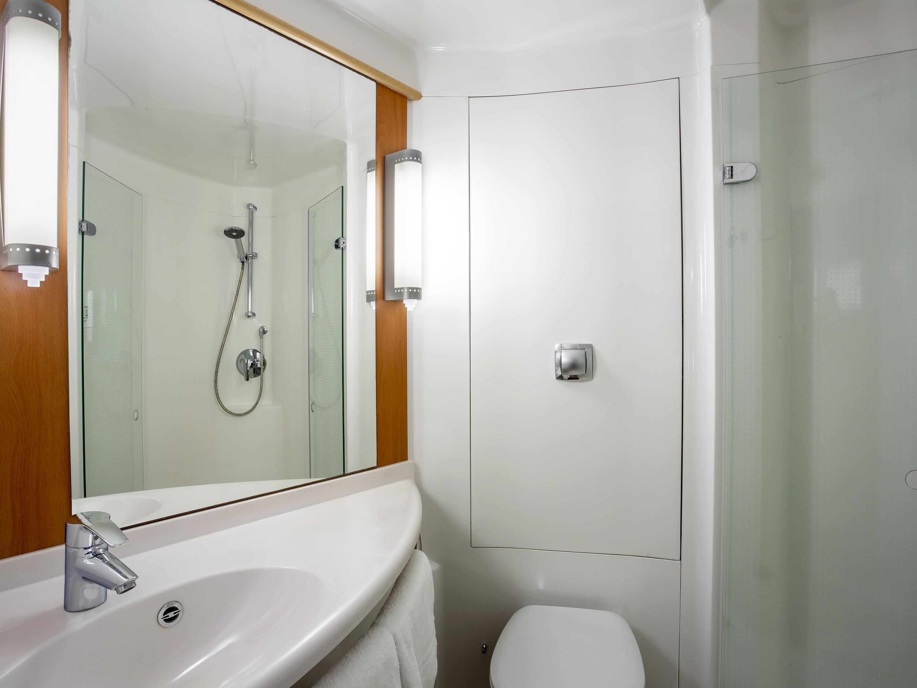 Twin Room, 2 Twin Beds | In-room safe, desk, iron/ironing board, free cribs/infant beds