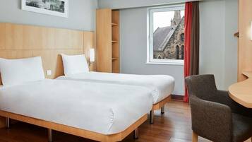 Twin Room, 2 Single Beds | In-room safe, desk, iron/ironing board (on request)