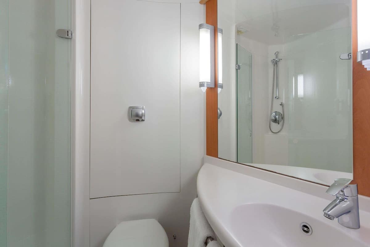 In-room safe, desk, iron/ironing board, free cribs/infant beds