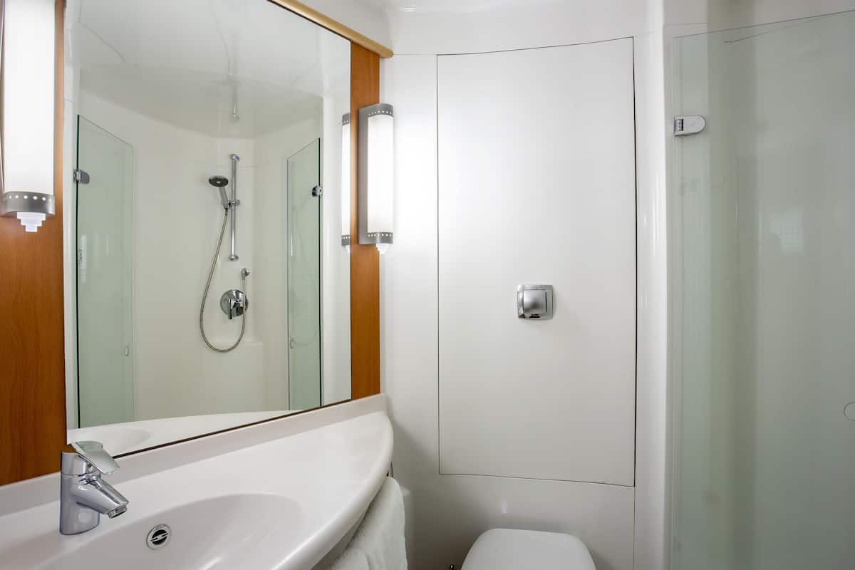 twin room, 2 single beds | in-room safe, desk, iron/ironing board, free cots/infant beds