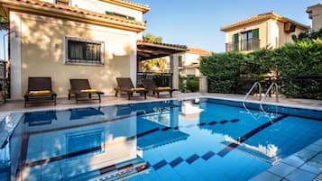 Deluxe Villa, Private Pool | Kolam renang terbuka | 6 kolam renang terbuka, payung kolam, kerusi lepak pantai