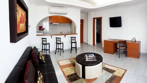 A compact living space with a kitchen, dining area, and a small office. - Best Western Global Express (Veracruz)