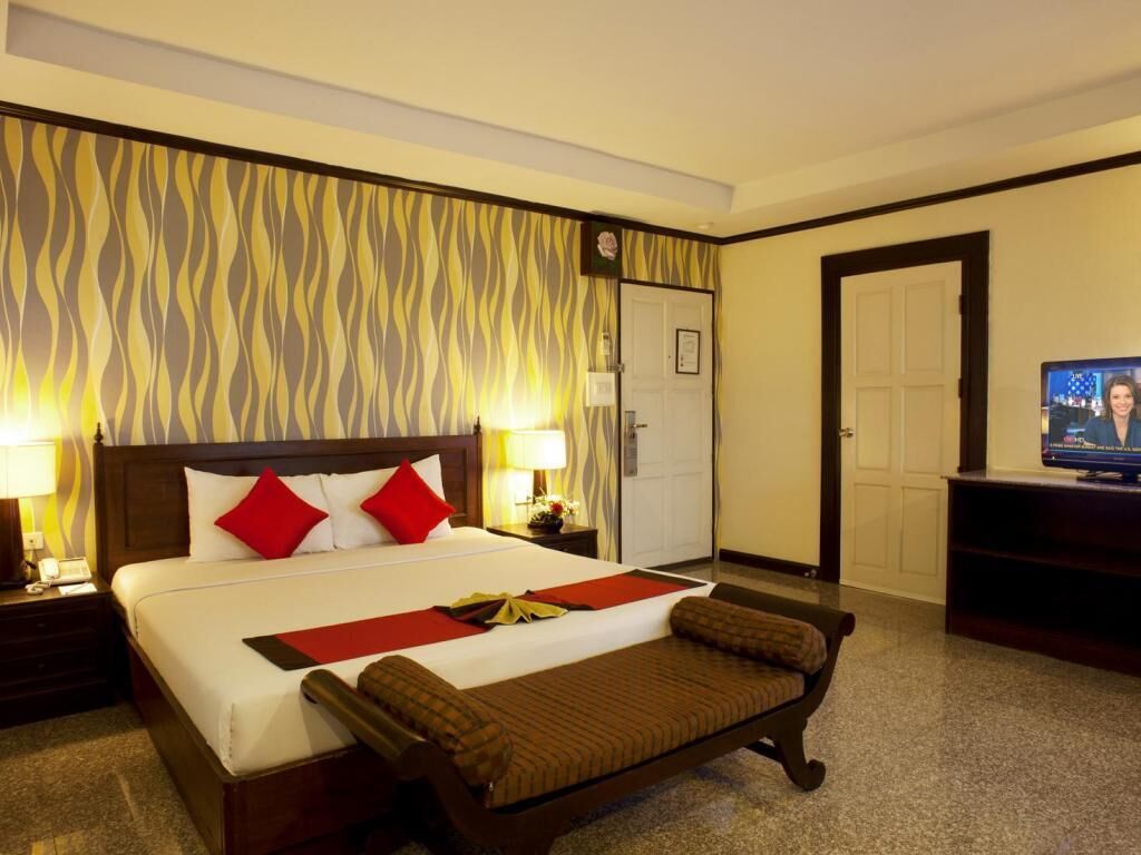 In-room safe, desk, blackout drapes, free WiFi