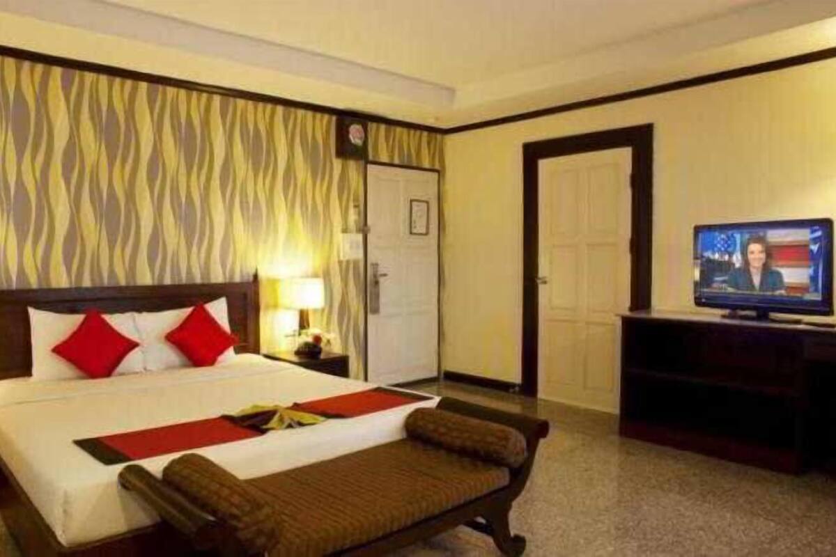 In-room safe, desk, blackout drapes, free WiFi