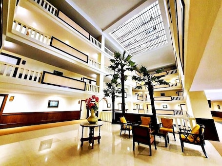Interior. Royal Peninsula Hotel Chiang Mai