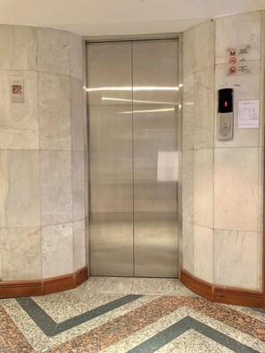 Elevator - City Lodge Bangkok (Bangkok)