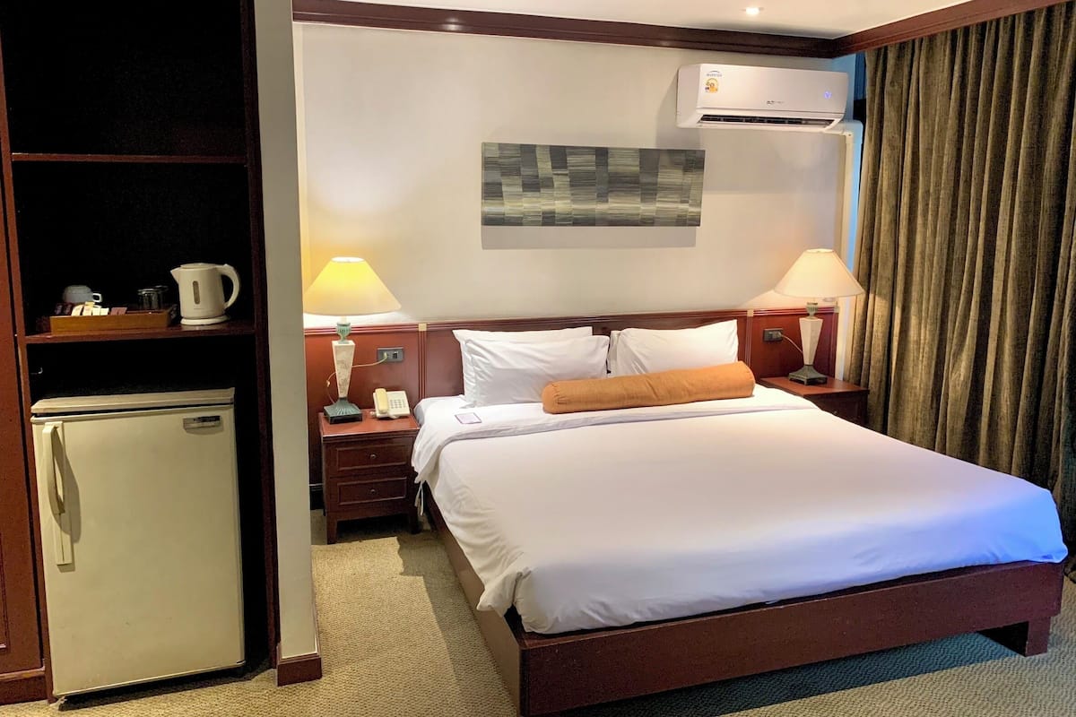 In-room safe, desk, wheelchair access