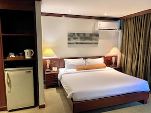 Standard Corner Room, City View | In-room safe, desk, wheelchair access