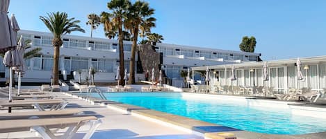 Outdoor pool, pool umbrellas, sun loungers