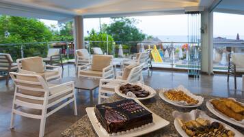 3 bares o lounges, bar junto a la alberca, bar en la playa