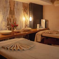 Bastu, bubbelpool, ångbastu, turkiskt bad/hamam och kroppsbehandlingar
