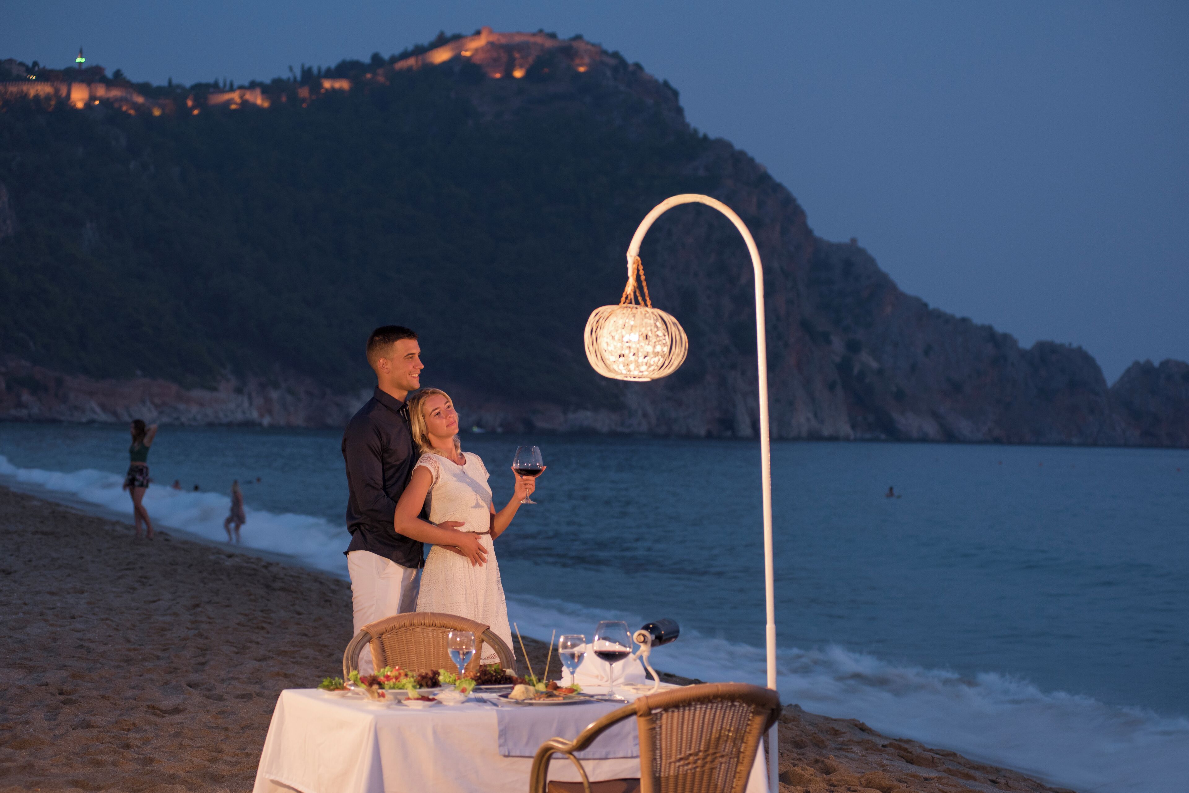 Lunch and dinner served