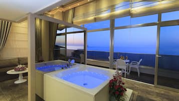 Xperian Deluxe Loft | Jetted tub