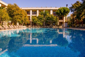Seasonal outdoor pool, pool loungers