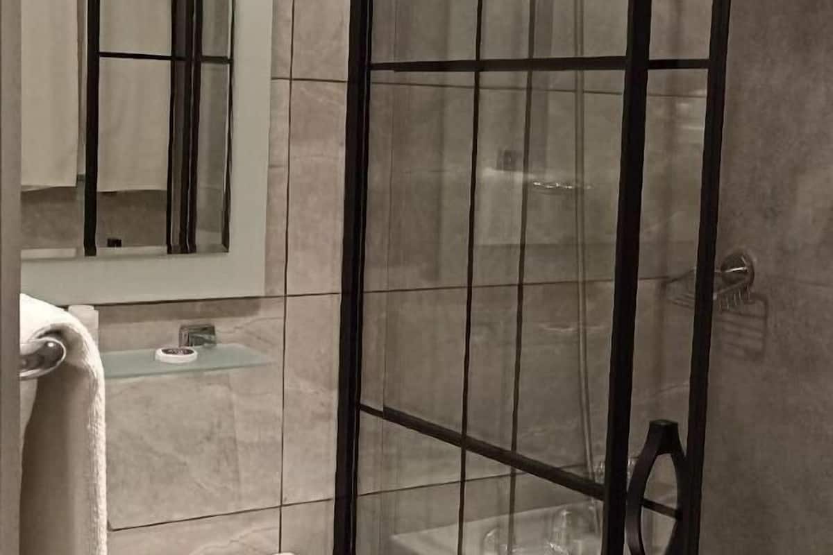 Bathroom | Free toiletries, hair dryer, slippers, towels