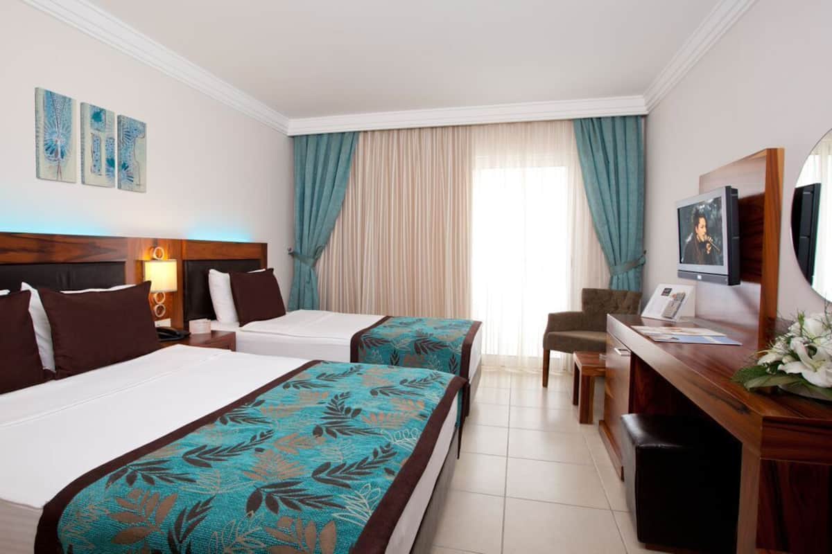 Premium bedding, free minibar, in-room safe, desk