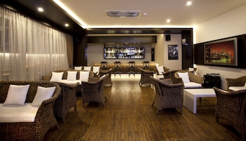 2 bars/lounges, poolside bar