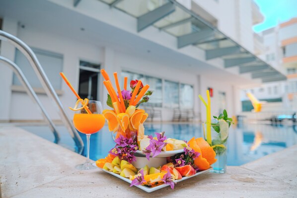 Piscine extérieure (ouverte en saison), cabanons gratuits