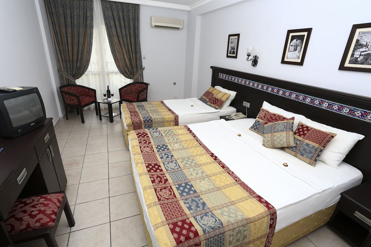 Roupas de cama premium, frigobar, cofres nos quartos, Wi-Fi de cortesia