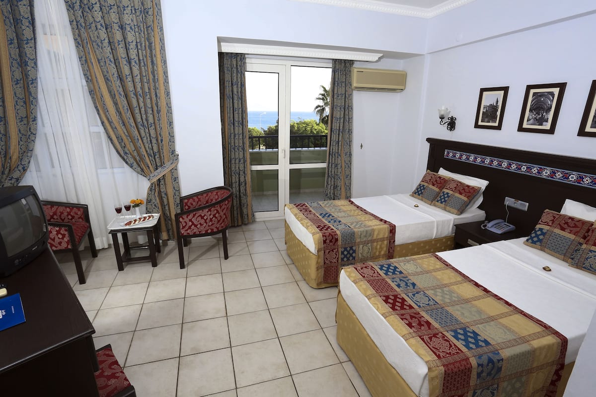 Quarto casal ou duplo standard | Roupas de cama premium, frigobar, cofres nos quartos, Wi-Fi de cortesia