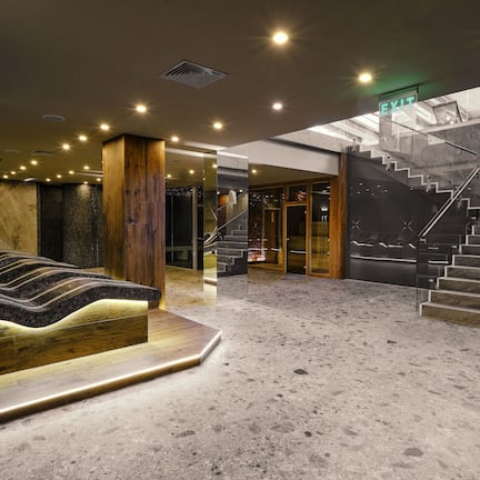 Sauna, steam room, body treatments, aromatherapy, hot stone massages