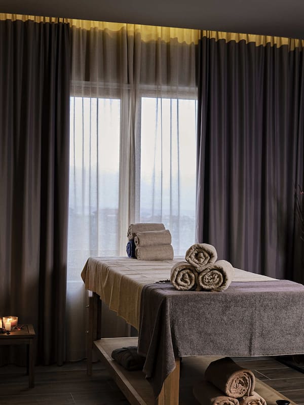 Sauna, steam room, body treatments, aromatherapy, hot stone massages