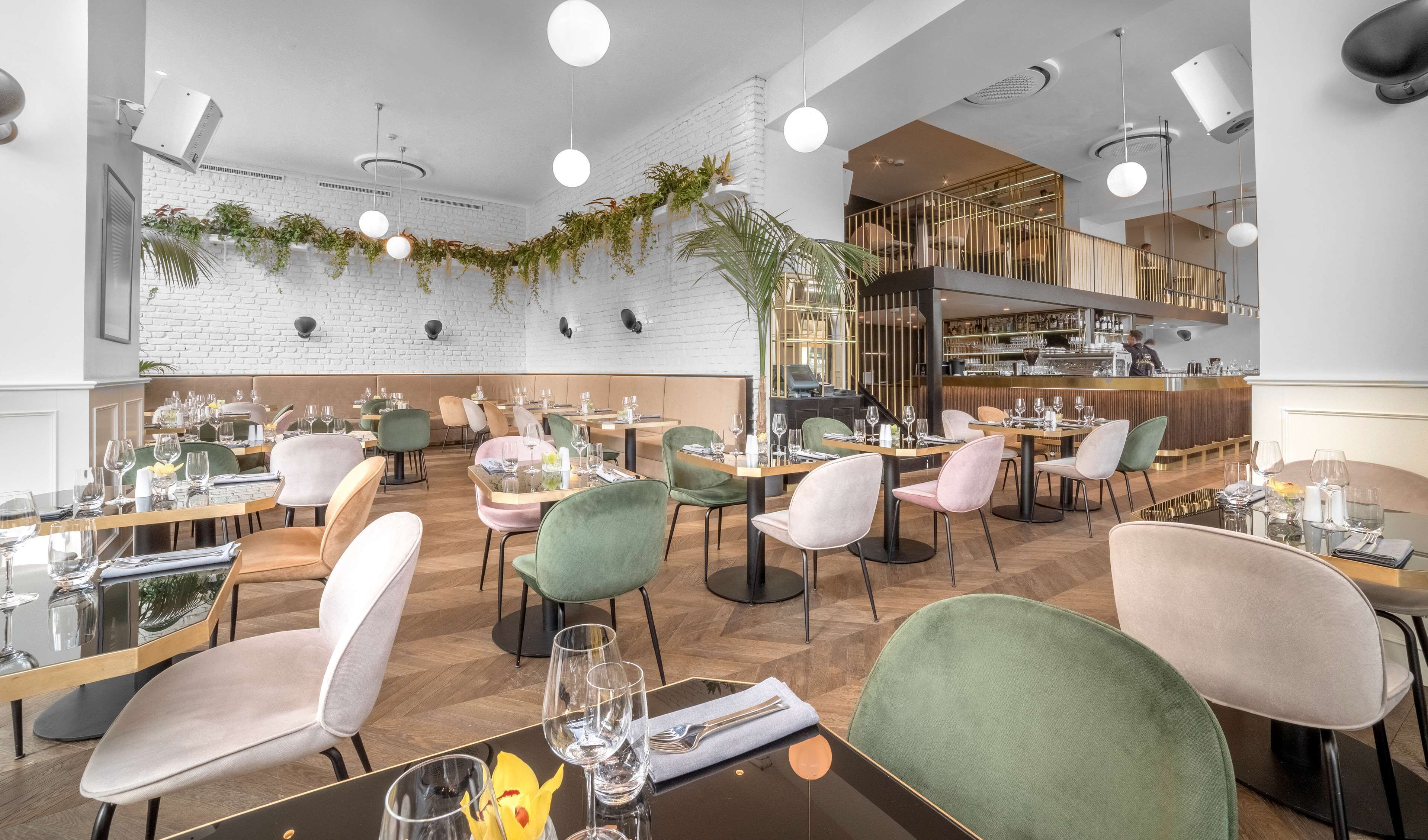 breakfast, lunch, dinner served; international cuisine