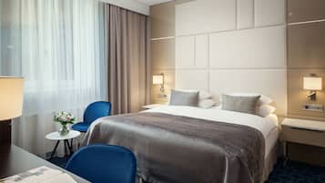 Hochwertige Bettwaren, Minibar, Zimmersafe, Schreibtisch