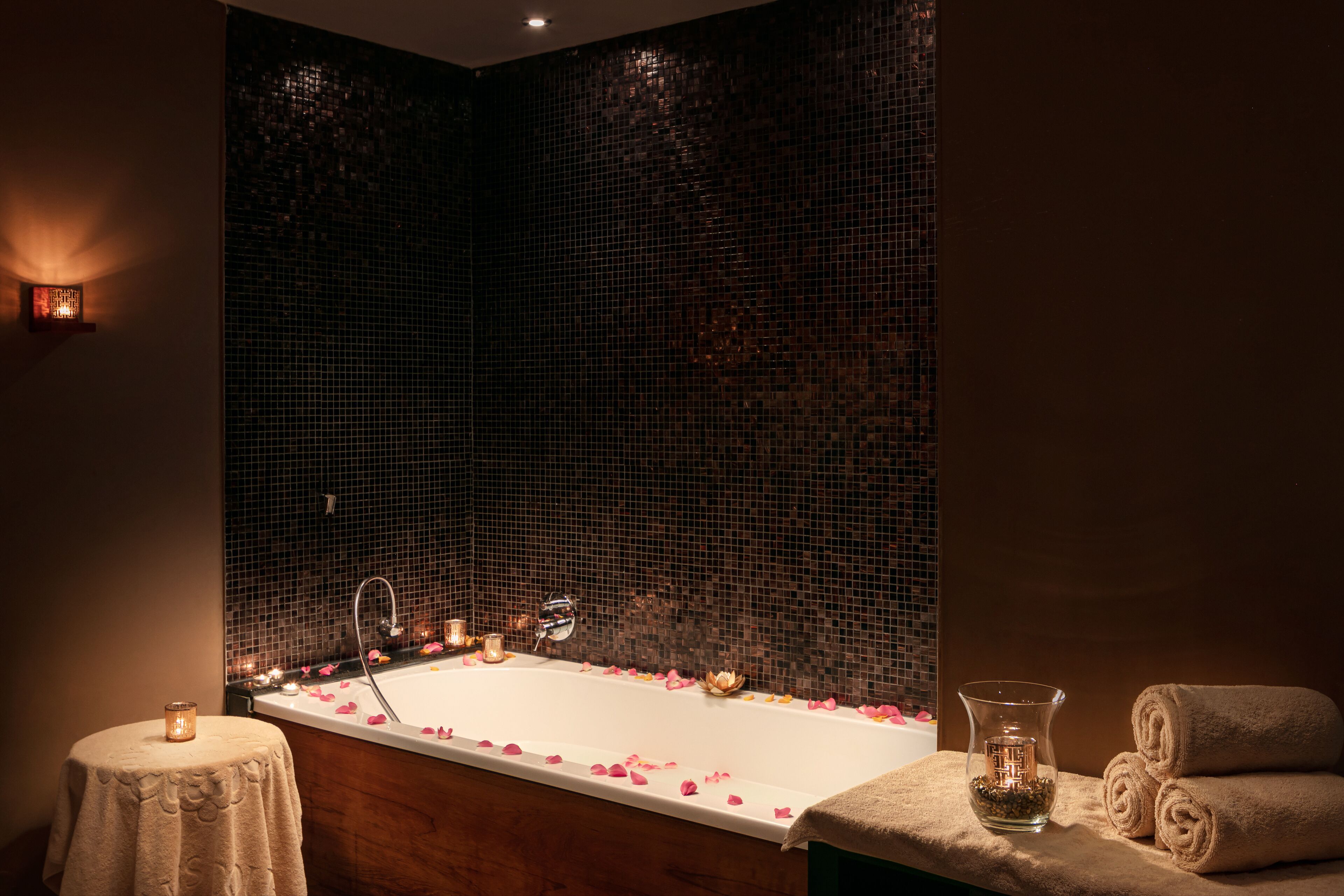 couples treatment room(s), sauna, steam room, body treatments