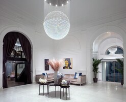 Área de estar no saguão