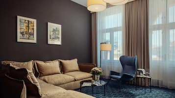 Executive-Suite (Free SPA entrance & Executive Lounge) | Wohnbereich | LCD-Fernseher