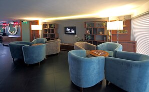 Lobby sitting area - Hotel Polatdemir (Istanbul)