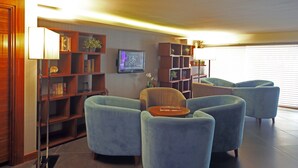 Lobby sitting area - Hotel Polatdemir (Istanbul)