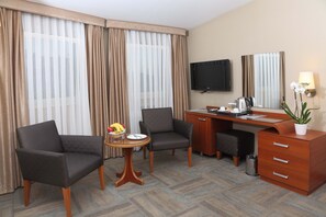 Family Suite | Living area | LCD TV - Hotel Polatdemir (Istanbul)
