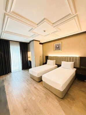 Minibar, in-room safe, desk, blackout curtains - Residence Hotel - Boutique Class (Izmir)