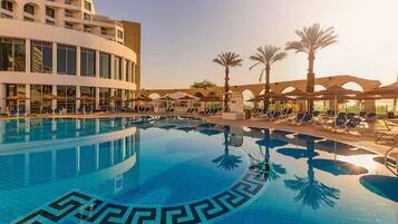 Minibar, in-room safe, desk, blackout curtains