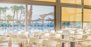 2 restaurants; breakfast, lunch, and dinner served