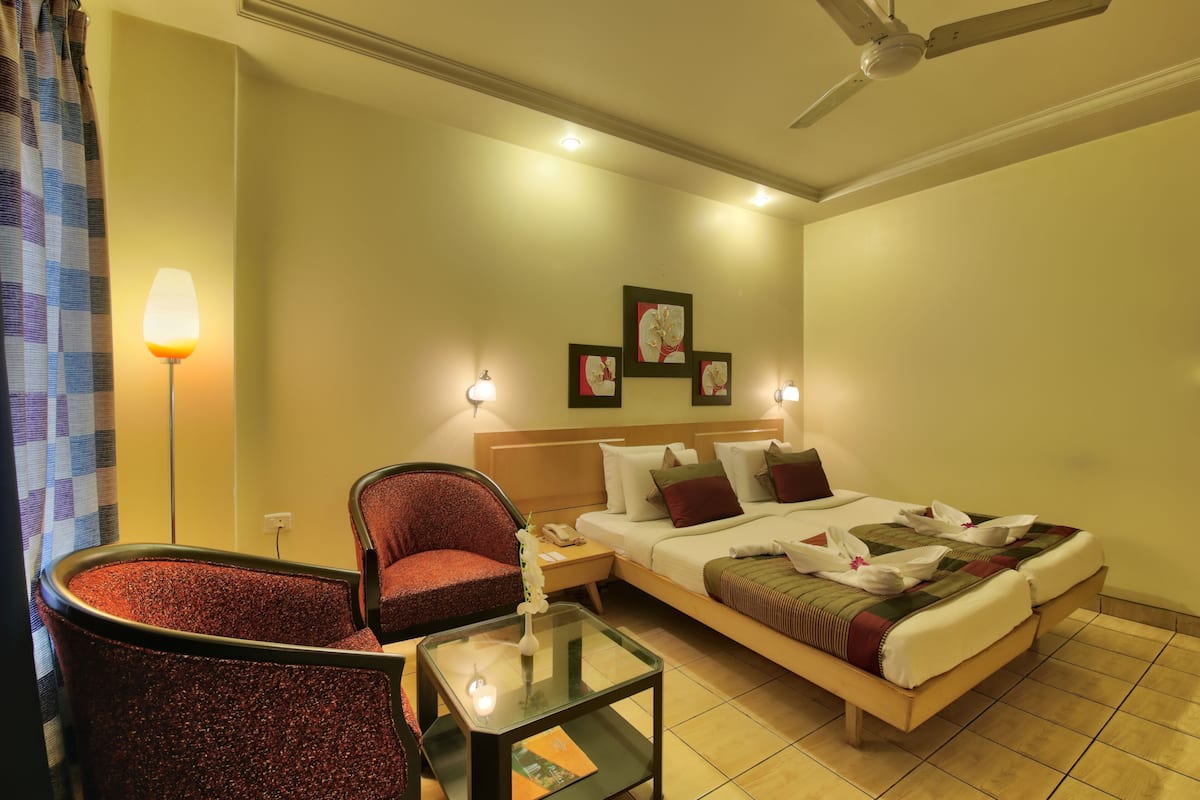Deluxe Room | Premium bedding, minibar, in-room safe, desk